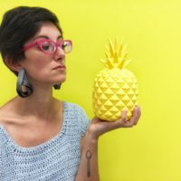 Marianna con un ananas