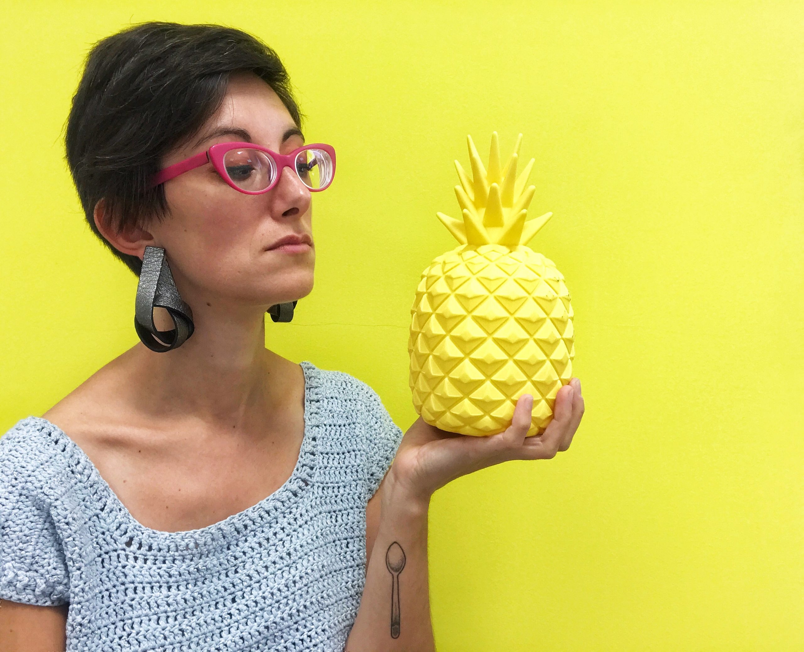 Marianna con un ananas